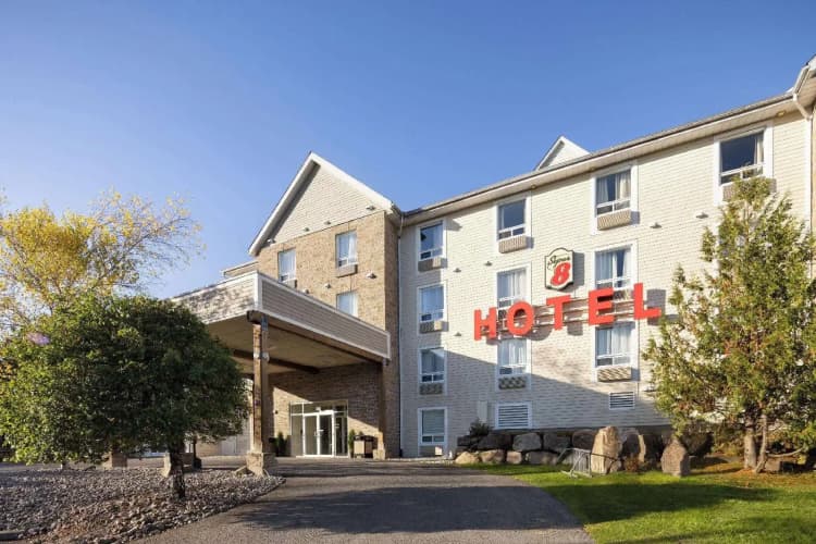 Super 8 by Wyndham Sainte Agathe Des Monts photo 2