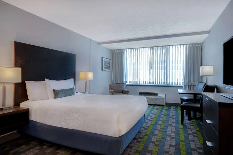 Days Inn by Wyndham Victoria Airport Sidney, photo 5