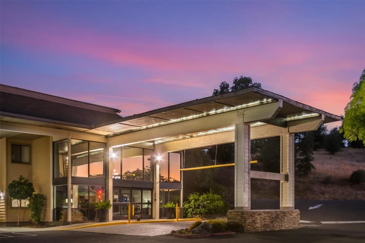 Best Western Plus Sonora Oaks Hotel & Conference Center photo 2