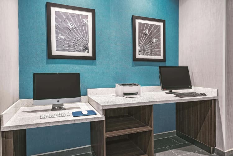 La Quinta Inn & Suites Dallas Grand Prairie North, photo 4