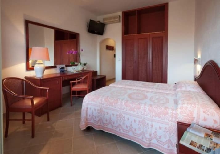 Gabbiano Azzurro Hotel & Suites photo 2