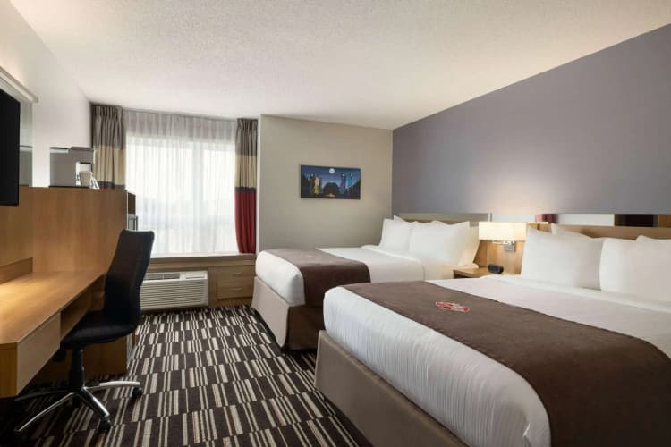 Microtel Inn & Suites By Wyndham Val-D'or photo 4