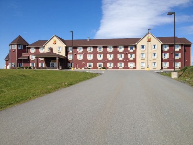 Super 8 By Wyndham Windsor photo 2