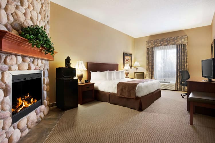 Days Inn & Suites by Wyndham Strathmore, photo 5