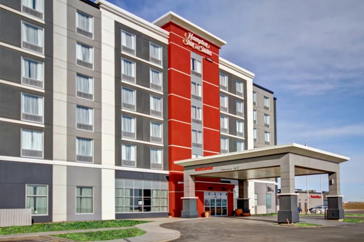 Hampton Inn & Suites by Hilton Medicine Hat photo 2