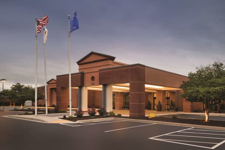 DoubleTree by Hilton Hotel Milwaukee - Brookfield photo 2