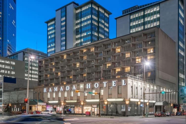 Ramada Plaza by Wyndham Calgary Downtown photo 2