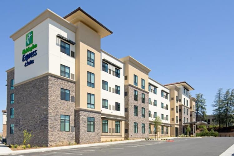 Holiday Inn Express & Suites Valencia - Santa Clarita photo 2