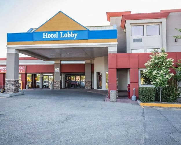 Quality Inn & Conference Centre North Hill, photo 1