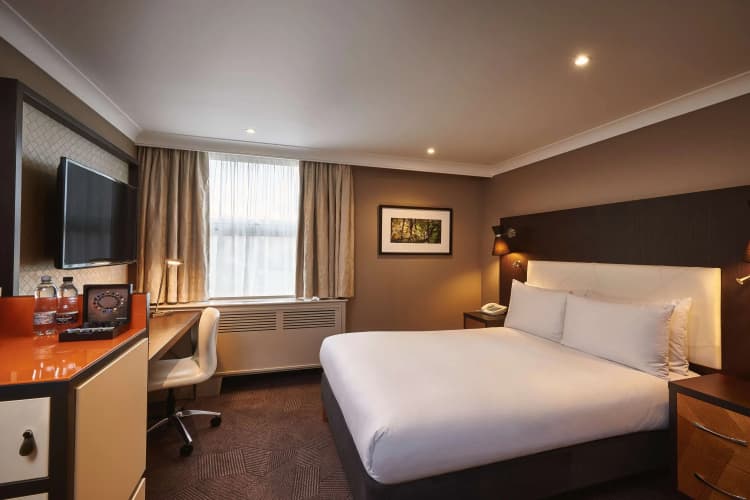 DoubleTree by Hilton London - Ealing photo 4