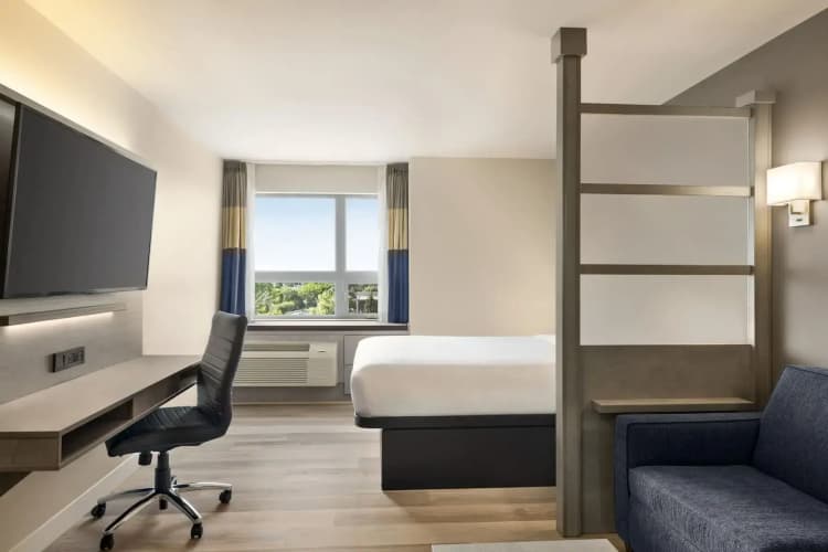 Microtel Inn And Suites By Wyndham Boisbriand photo 5