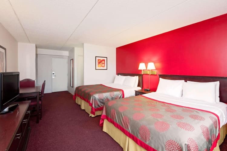 Ramada Limited Calgary Northwest photo 5