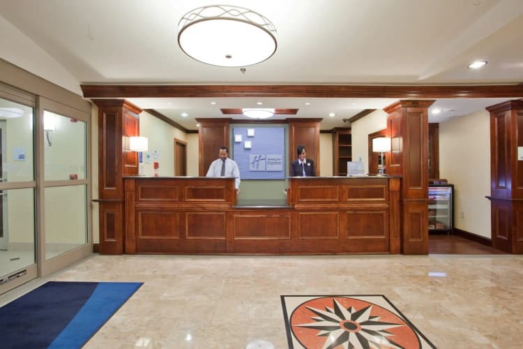 Holiday Inn Express Hotel & Suites Fredericksburg, photo 3