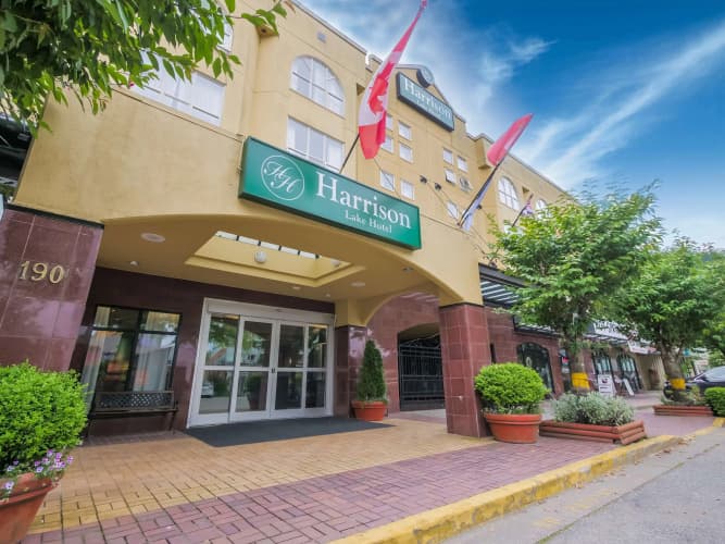 Harrison Lake Hotel, photo 2