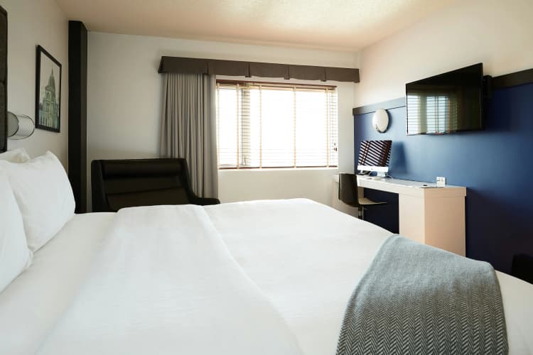 Hotel Le Dauphin Montreal-Longueuil photo 3