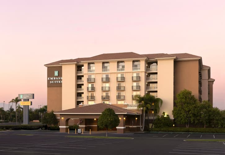 Embassy Suites by Hilton Anaheim North photo 2