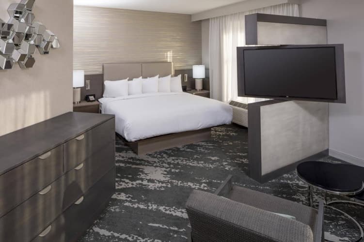 DoubleTree by Hilton Boston Logan Airport Chelsea photo 3