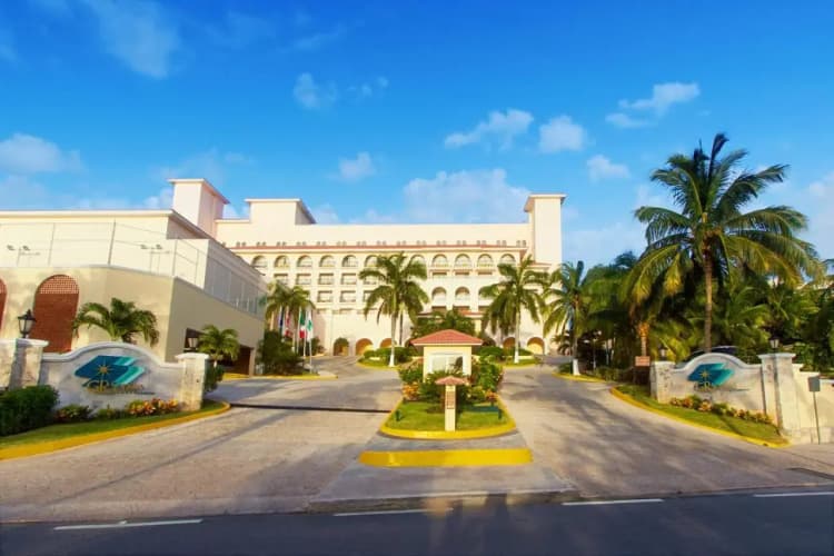 GR Solaris Cancun photo 2