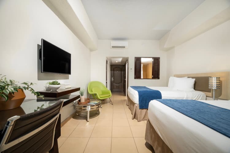 Windward Passage Hotel photo 4