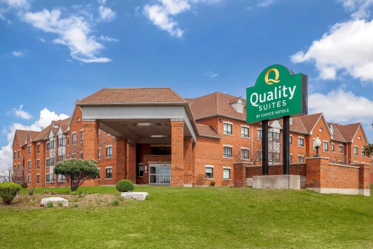 Quality Suites Whitby photo 2