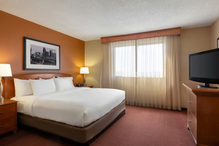 Embassy Suites by Hilton Kansas City International Airport photo 4