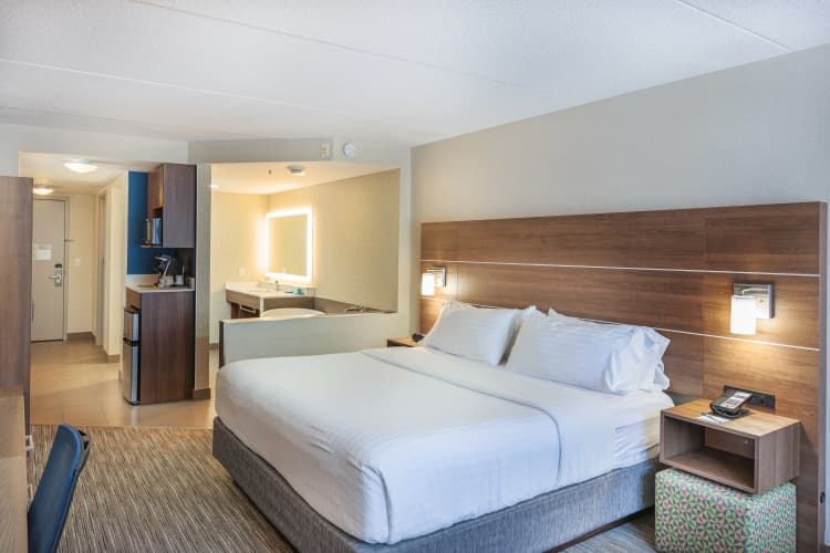 Holiday Inn Express & Suites Belleville photo 4