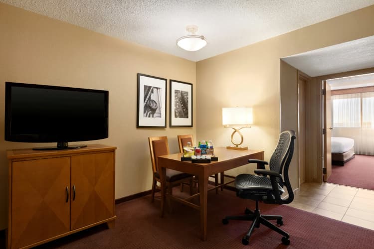 Embassy Suites by Hilton Kansas City International Airport photo 5