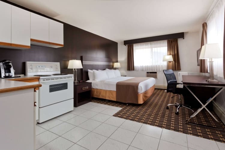 Super 8 by Wyndham Valemount photo 3