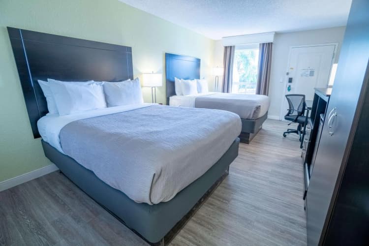 Quality Inn Palm Beach International Airport photo 4