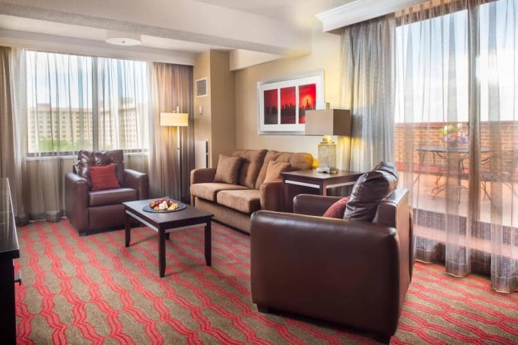 Laguardia Plaza Hotel photo 5