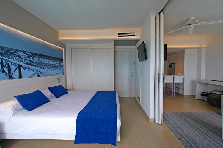 BG Tonga Tower Design Hotel & Suites photo 4