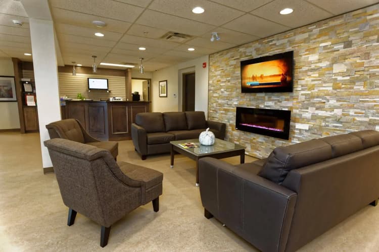 Crossroads Inn & Suites photo 2