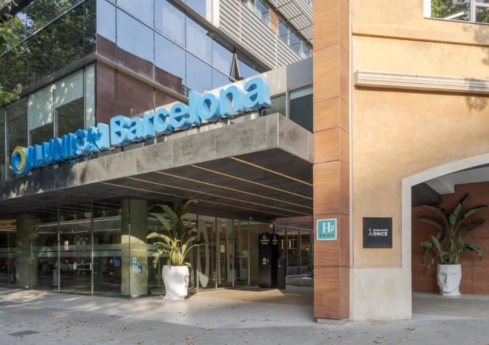 Hotel ILUNION Barcelona photo 2