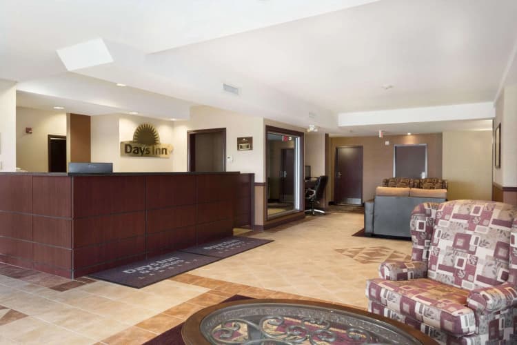 Days Inn & Suites by Wyndham Langley, photo 3