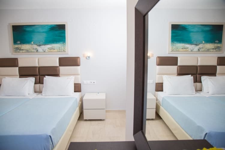 Brentanos Apartments - View Of Paradise, photo 5