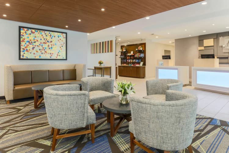 Holiday Inn Express & Suites Downtown Fort Worth photo 3