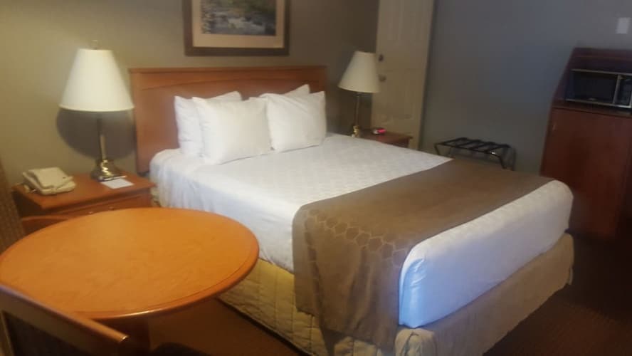 SureStay Plus Hotel By Best Western Salmon Arm, photo 5