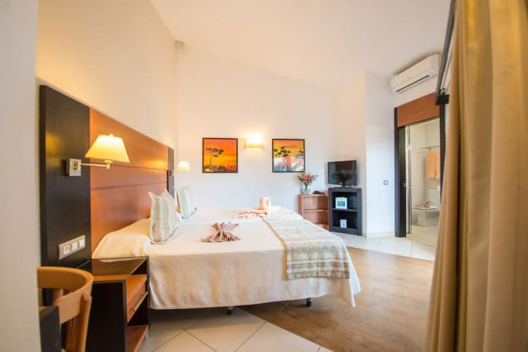 HL Miraflor Suites Hotel photo 4