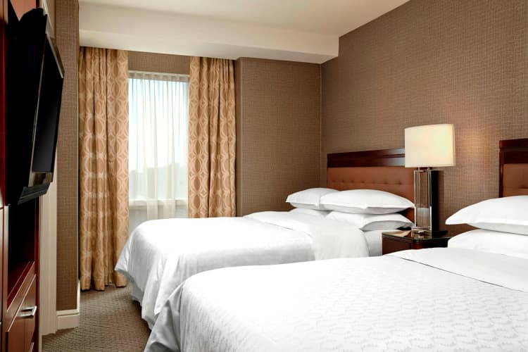 Sheraton Suites Calgary Eau Claire photo 3