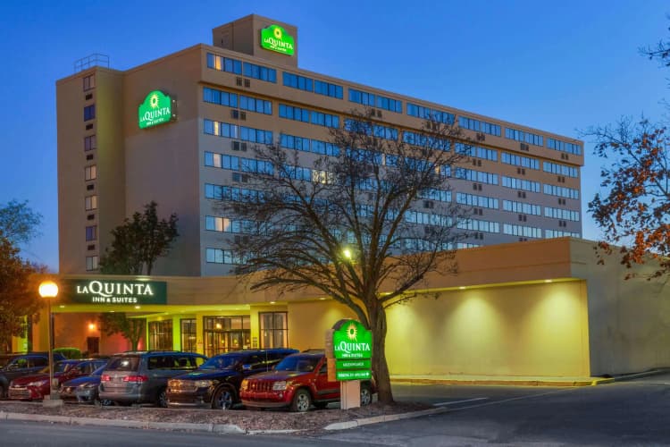 La Quinta Inn & Suites by Wyndham Secaucus Meadowlands photo 2