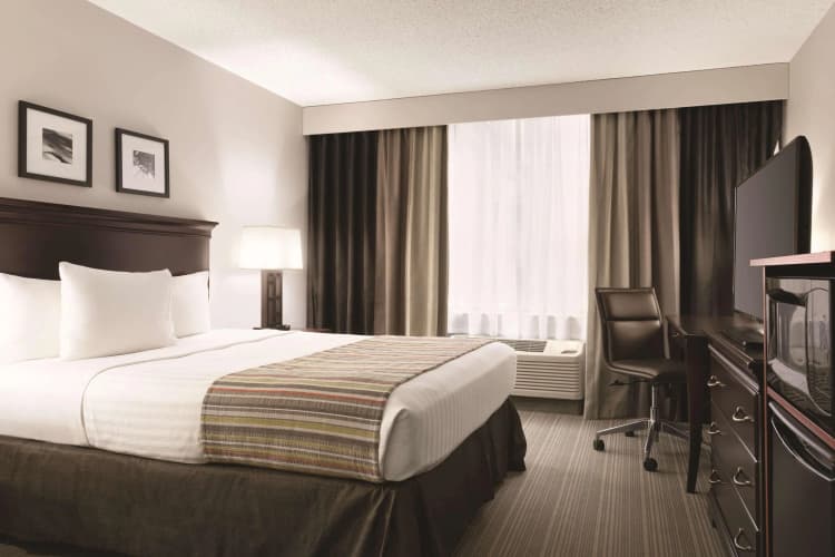 Country Inn & Suites by Radisson, Traverse City, MI photo 5