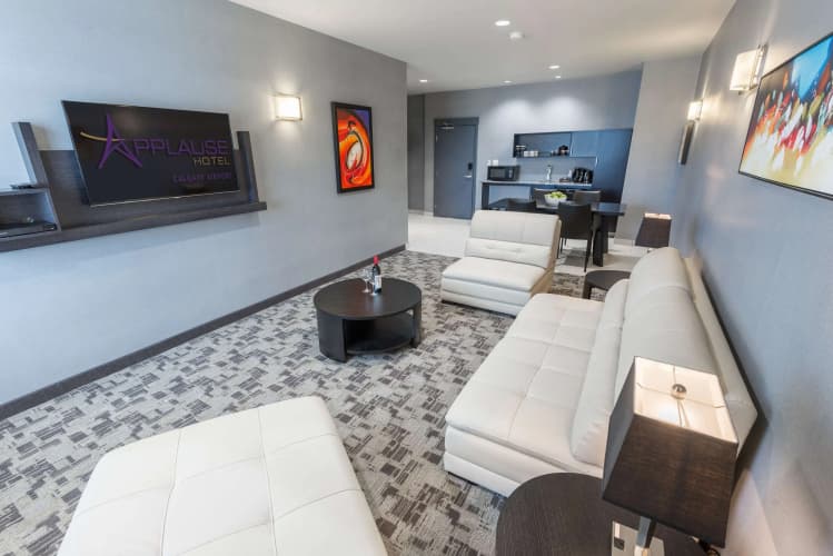 Applause Hotel Calgary Airport photo 3