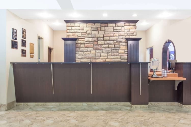 Ramada by Wyndham Pincher Creek photo 3