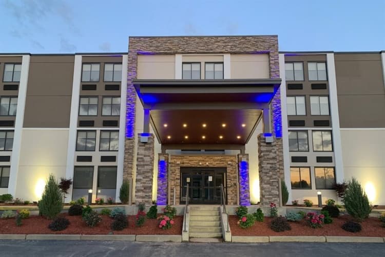 Holiday Inn Express Fall River North photo 2