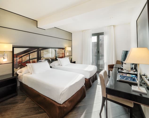 H10 Universitat Hotel - Adults Only photo 4