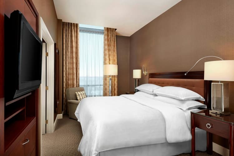 Sheraton Suites Calgary Eau Claire photo 4