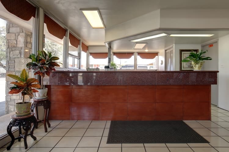 Americas Best Value Inn Uvalde, photo 2