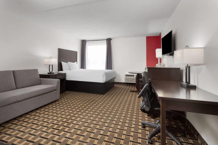 Ramada by Wyndham Lindsay photo 5