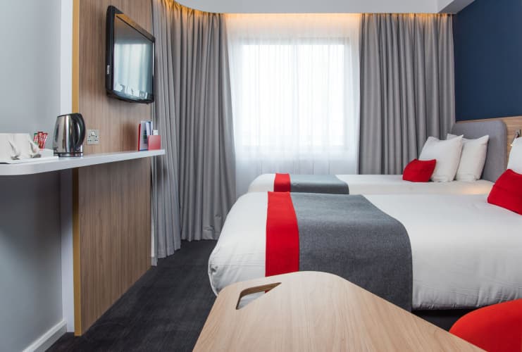 Holiday Inn Express London - Luton Airport, photo 5