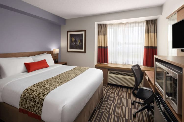 Microtel Inn & Suites By Wyndham Kirkland Lake photo 5